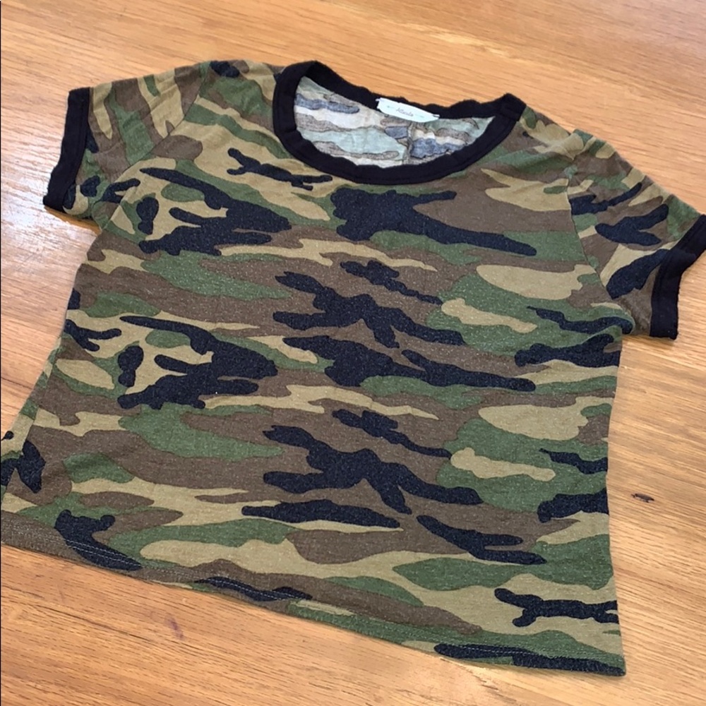 ATTICUTE~ Size S~Stretch Camo Shorty T-shirt ~ - Picture 4 of 10